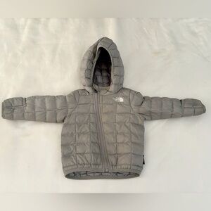 The North Face Infant Thermoball Eco Hooded Jacket In Meld Gray Size 6-12 months
